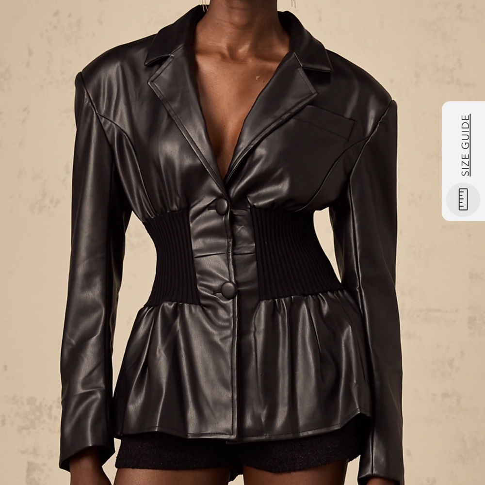 Elegant Black Women's Blazer with Cinched Waist size Large
